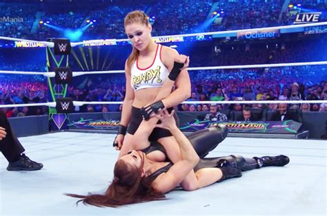 Ronda Rousey Wows In Wwe Wrestlemania Debut Against Hhh Daily Star