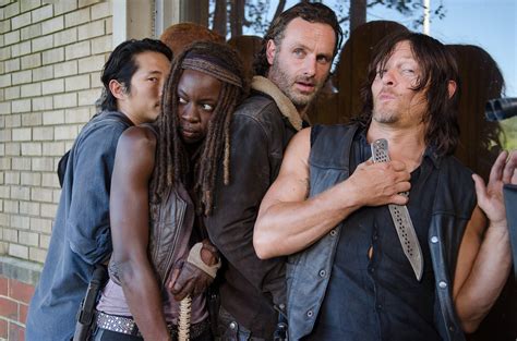 Sdcc 2016 The Walking Dead Cast And Crew Talk Around Season 7 Character
