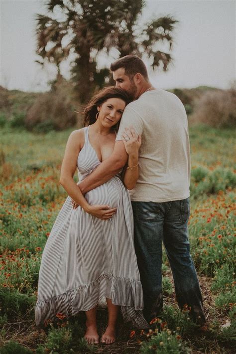 Couple Maternity Poses Maternity Photo Outfits Outdoor Maternity Photos Couple Pregnancy