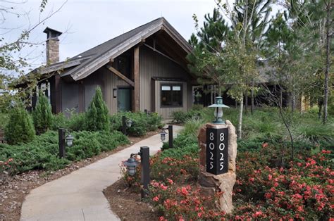 The wild beauty of the american northwest is all around you at this welcoming lodge set among rocks and pines. A Tale of Two Disney Cabins — Fort Wilderness and ...