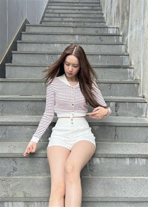 Yoona Snsd Adds Sexy Charm By Looking Down Showing Off Her Beautiful Legs In Hot Pants
