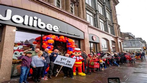 Jollibee Opens In Edinburgh Scotland To Long Lines Marketing Interactive