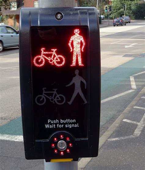 Traffic Light And Pedestrian Crossing Implemented With An Arduino Use