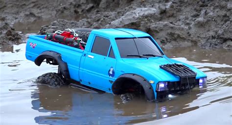 Rc Toyota Hilux 4x4 Goes Off Roading In The Mud Does A Hell Of A Job