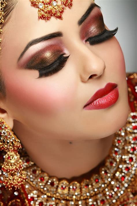 Asian Bride Bridal Makeup Style Beautiful Wedding Makeup Pakistani Bridal Makeup