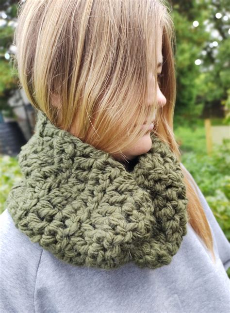 Learn How To Crochet Make Yourself A Super Chunky Infinity Scarf