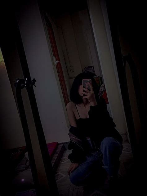 Pin By Yasmine Jb On Instagram Girl Short Hair Mirror Selfie Girl