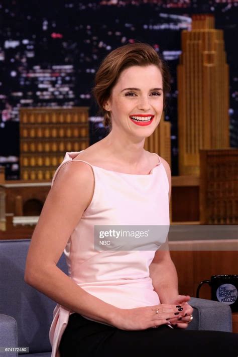 Actress Emma Watson During An Interview With Host Jimmy Fallon On Nachrichtenfoto Getty Images