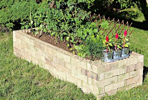 Diy Upcycled Brick Planter Box With Images Brick Planter Diy