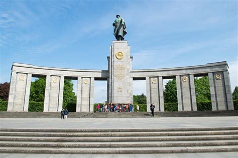 Soviet War Memorial In Tiergarten Berlinde