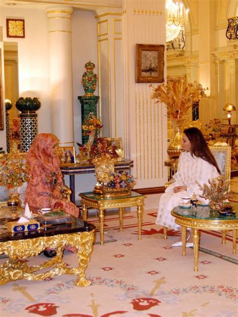 Brunei Resources Photographs Of Her Majesty Raja Isteri 4