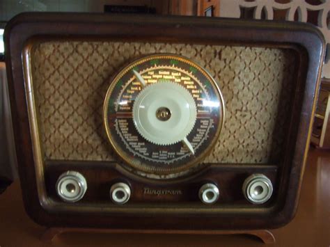 Pin By Adil Thowfeek On Radio Antique Radio Vintage Radio Retro Radios