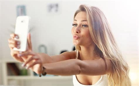 Selfie Pl Alice Redlips Vs Luxury Girl Who S Hotter Bodybuilding C