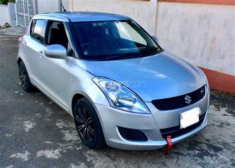 Vând autoturism suzuki swift dotări spirit, hibrid. Second-Hand Suzuki Swift 2013 - lexpresscars.mu