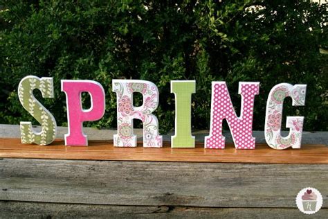 There are so many kinds of materials which can be used to create your diy letters, such as flower, painted wood, sea shell, button and so on. Spring Wooden Letters DIY Home Decor ...