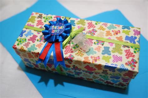 I wish we would have gotten this when our baby boy was born. How to Wrap Gifts for a Baby Boy: 9 Steps (with Pictures)