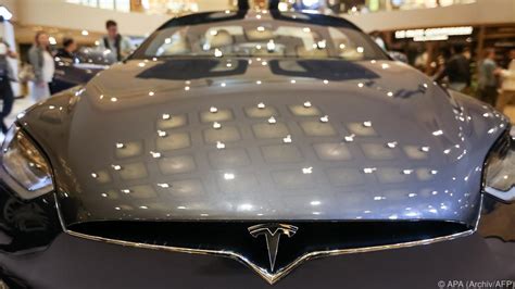Elektroautobauer Tesla erhöht Preise