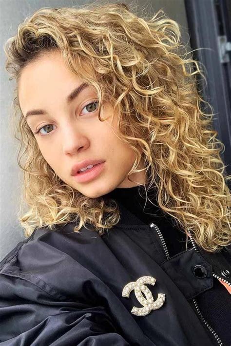 Opting for small, thin curls gives you the wet hair look without ever touching water. Pin on layered bob for thin hair