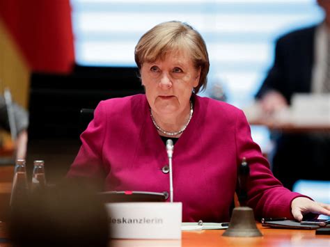 Angela Merkel Lässt Sich Am Freitag Mit Astrazeneca Impfen