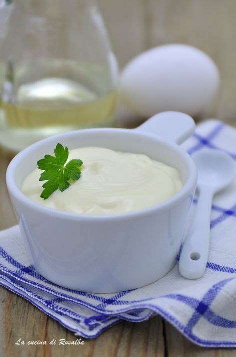 Che uova ripiene quindi siano, ma in chiave contemporanea, con una vera maionese fatta in casa, del tonno buono e un mazzetto di erbe aromatiche fresche appena colte in giardino. MAIONESE FATTA IN CASA ricetta facile con il minipimer ...