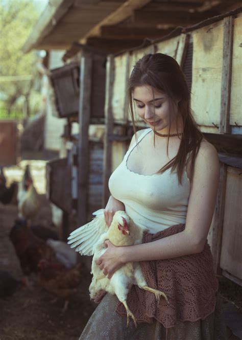 Sexy Farm Girl By David Dubnitskiy Ảnh đẹp