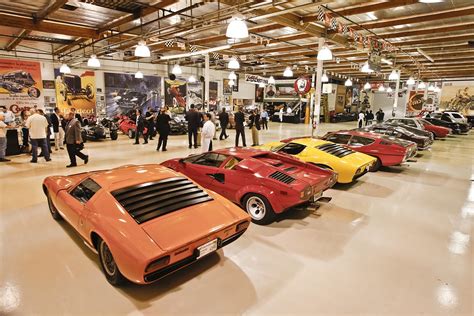 Comedian and former tonight show host jay leno shares his passion for motor vehicles. Burbank Envy: A Glimpse Inside Jay Leno's Garage