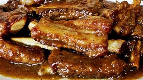 Cocinar las costillas por un período extendido de tiempo es otra clave para crear unas costillas corta la punta de las costillas, así como la lengüeta de carne dura que está dentro de las costillas. Costillas de cerdo en salsa - ViYoutube