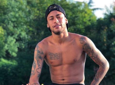 Neymar Posta Foto Nu E Enlouquece Fãs O Presente