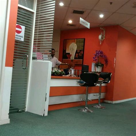 Tenaga kerja adalah seluruh jumlah penduduk yang dianggap dapat bekerja dan sanggup bekerja jika tidak ada permintaan kerja. Pejabat Tenaga Kerja Subang Jaya, Kementerian Sumber ...
