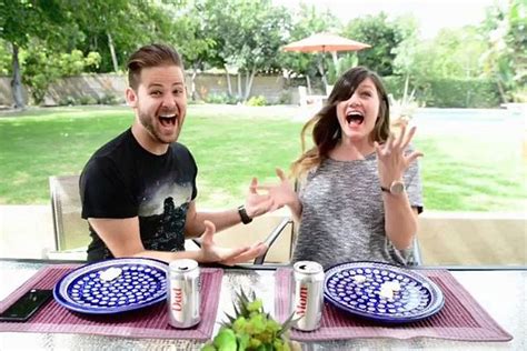 Spüren sie individuell in sich hinein. Schwangerschaftsankündigung: Video: Die beste Art, eine