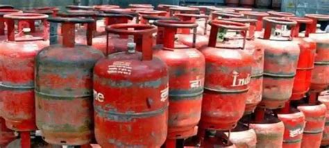Lpg Gas Cylinder Price Reduced From 1 April By Oil Companies During