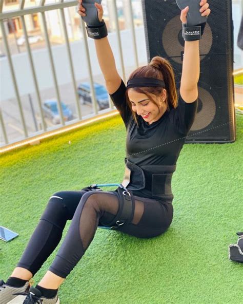 Gym And Exercise Outfit Pictures Of Actress Ushna Shah Reviewitpk