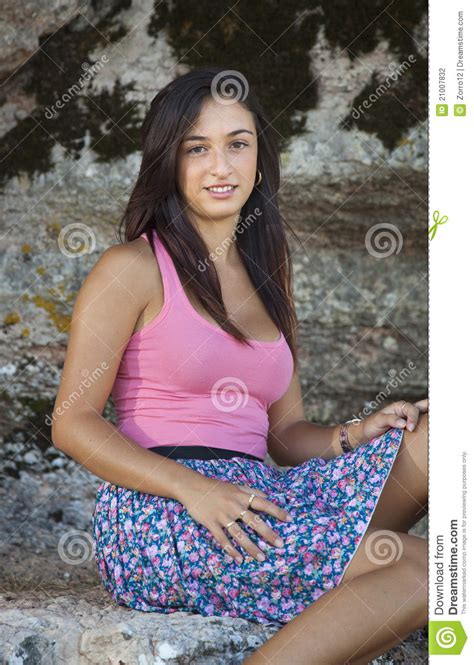 Jeune Fille Dans Une Mini Jupe Photo Stock Image Du Andalou Mod Le