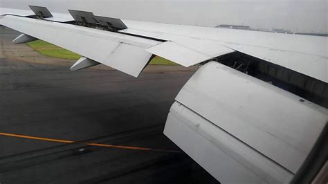 着陸時の飛行機の翼の動き。 Youtube