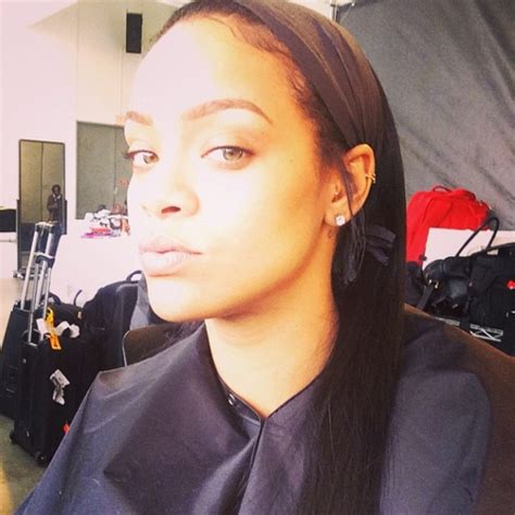 Rihanna Looks Stunning In A Series Of Makeup Free Selfies—see The Pics E News