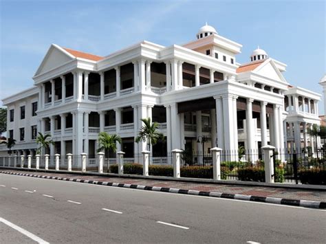 Mahkamah agung puncak peradilan negara tertinggi membawahi lingkungan peradilan umum, agama, militer dan tata usaha negara. Mahkamah Tinggi Pulau Pinang | Located in Lebuh Farquhar ...