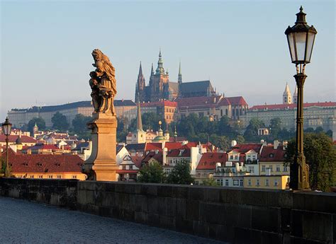 プラハ歴史地区の絶景画像とドローン空撮動画 チェコの世界遺産