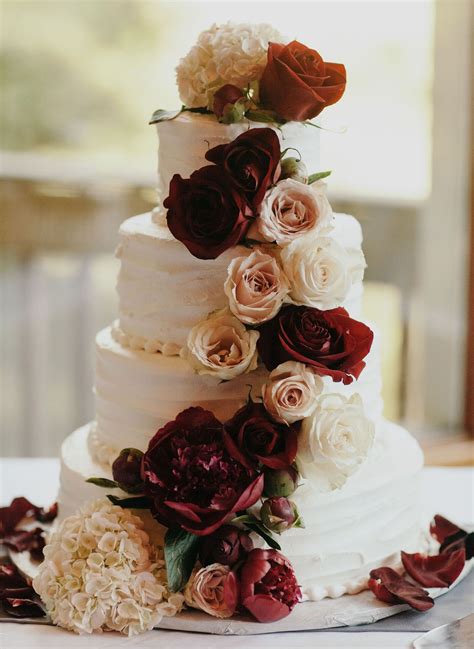 burgundy cream rustic chic texas wedding burgundy wedding cake wedding cake roses fall