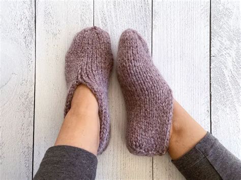 Easiest Knit Slippers Pattern Anyone Can Make Eknitting Stitches