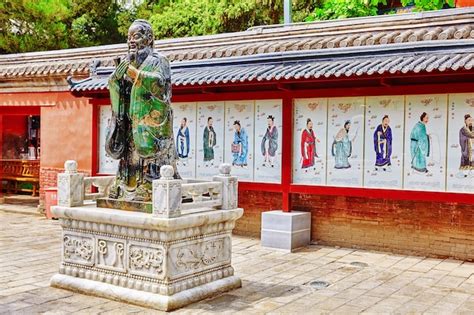 Premium Photo Statue Of Confucius The Great Chinese Philosopher In