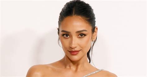 Shay Mitchell Flaunts Toned Legs In Bright Red Figure Hugging Gown With