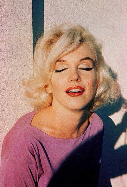 Fun Shot Of Marilyn In Pink Divas Fotos Marilyn Monroe Actrices