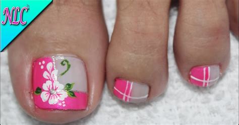 Diseños de uñas para pies en color amarillo con plata. Diseños De Pedicure Con Flores Faciles - Decoración De Uñas