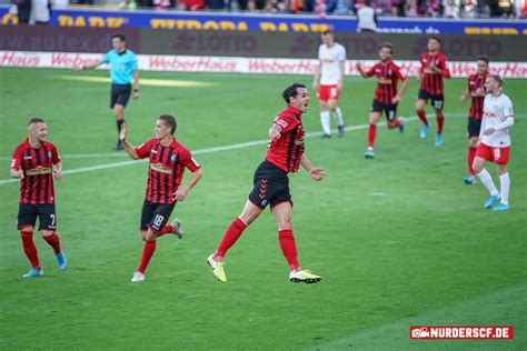 52' rb leipzig, kevin kampl ile köşe vuruşu kullanıyor. Fotos: SC Freiburg - RB Leipzig | Nur der SCF!