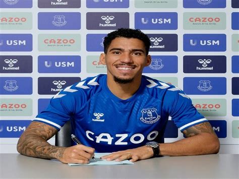 Brazilian Midfielder Allan Signs Three Year Deal With Everton
