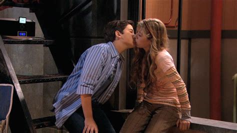 Iconic Nickelodeon Kisses Youre Still Not Over Icarly Icarly Sam