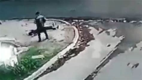 video un policía de civil mató a dos motochorros que intentaron asaltar a una adolescente perfil