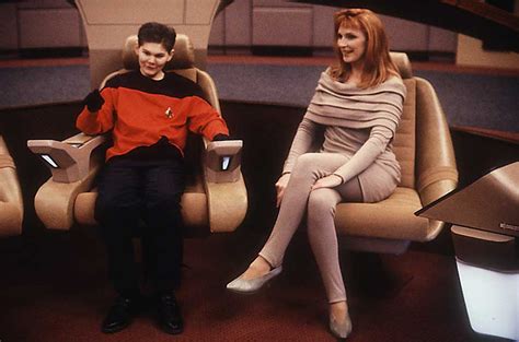 H I Take A Peek Behind The Scenes With The Cast Of Star Trek The
