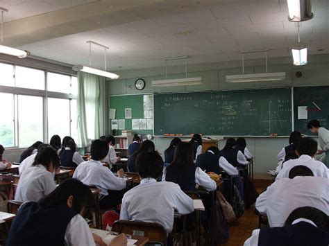 Belajar dengan menyenangkan namun serius. Keep Calm And Love INA-JPN: Bagaimana Sih Keadaan Sekolah ...