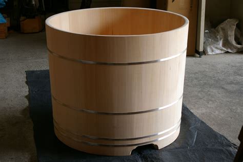 Gallery of japanese soaking tubs including ofuro, small, shower, wood, copper, stainless & outdoor bathtubs. Outlet tubs | japanese ofuro bathtubs by bartok design ...